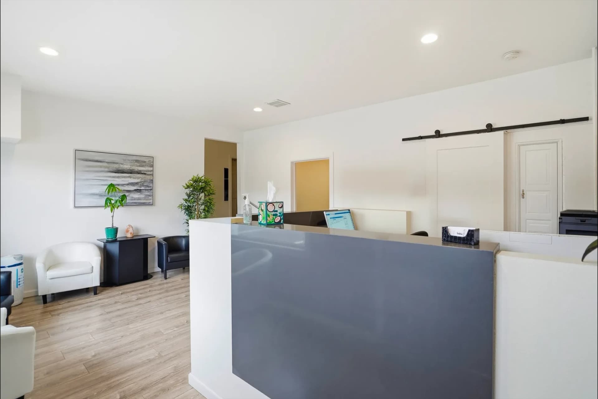 Back To Life Chiropractic clinic interior panorama